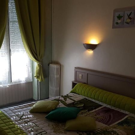 Hotel Ronsin Fresnay-sur-Sarthe Exterior foto