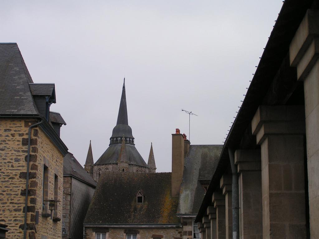 Hotel Ronsin Fresnay-sur-Sarthe Exterior foto